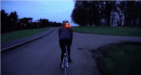 電路板廠之夜路中最亮的星 智能轉向燈頭盔護你平安