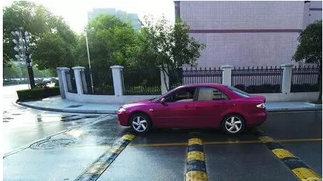 PCB廠:再這樣過減速帶,你的車壽命至少減三年! PCB廠:再這樣過減速帶,你的車壽命至少減三年!