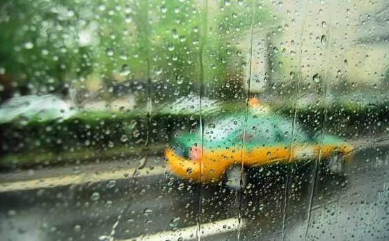 深圳線路板廠：雨天這么駕車，您家里人造嗎？