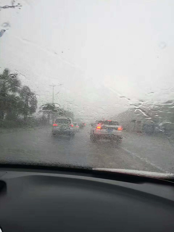 深圳天氣的秒晴秒雨，PCB小編想問這番酸爽滋味你還能hold住嗎？
