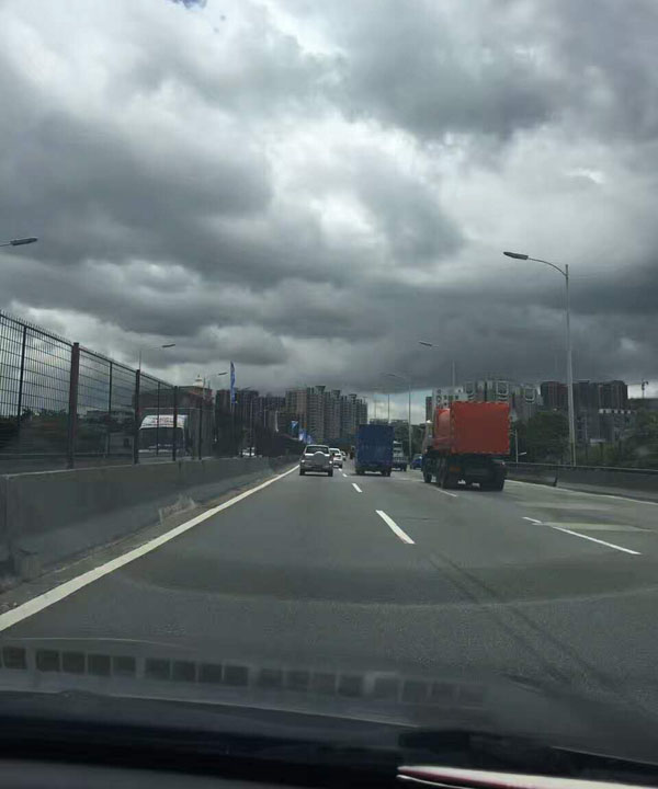 深圳天氣的秒晴秒雨，PCB小編想問這番酸爽滋味你還能hold住嗎？